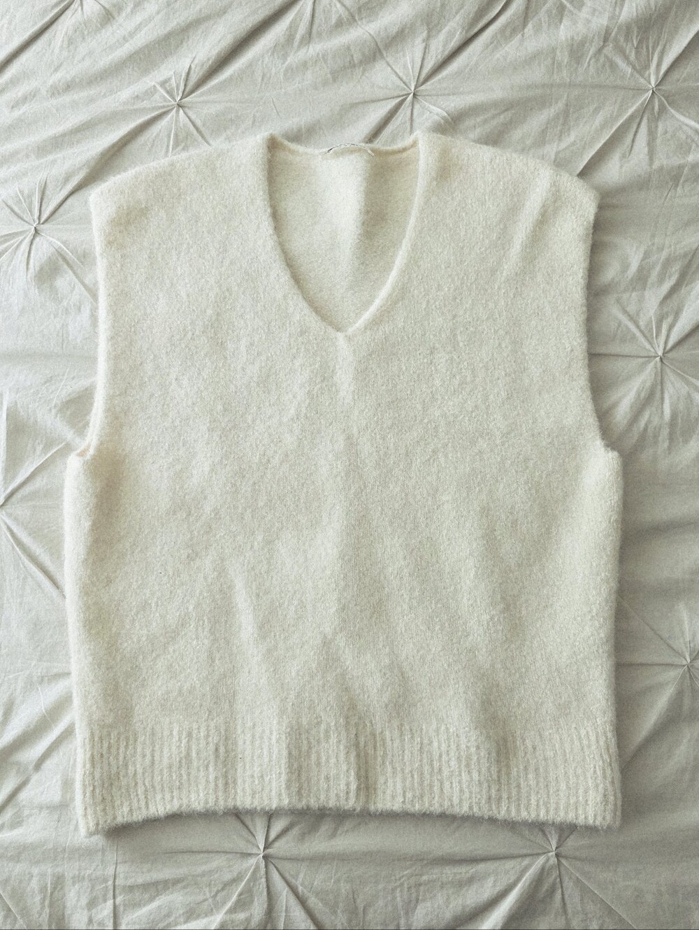 The Cashmere Alpaca Blend V-Neck Sweater Vest Ivory